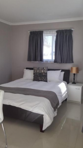  The Brookston Garden Cottage  Кейптаун